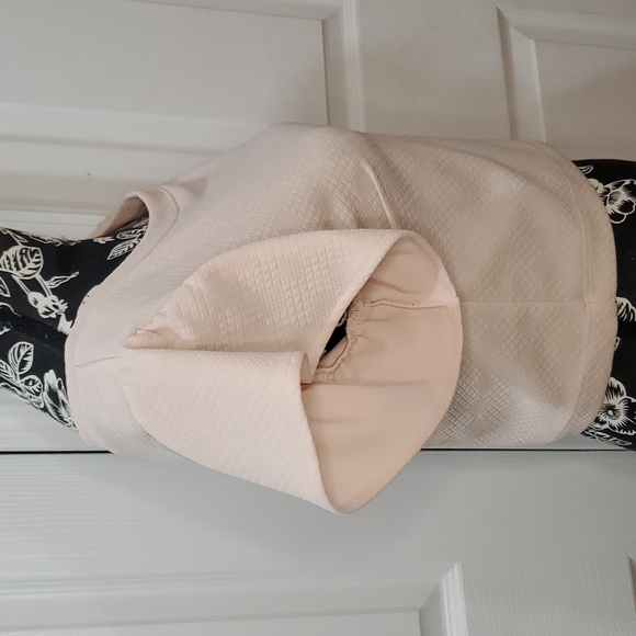 Bebe Soft Pink Flutter Shoulder Crop Top S - Picture 2 of 6